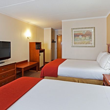 Holiday Inn Express & Suites Greensboro - I-40 Atwendover By Ihg Eksteriør billede