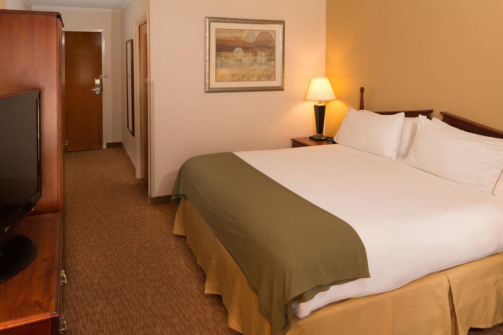 Holiday Inn Express & Suites Greensboro - I-40 Atwendover By Ihg Eksteriør billede
