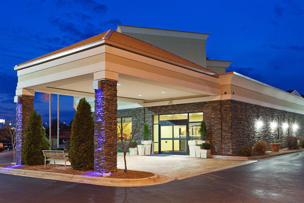 Holiday Inn Express & Suites Greensboro - I-40 Atwendover By Ihg Eksteriør billede