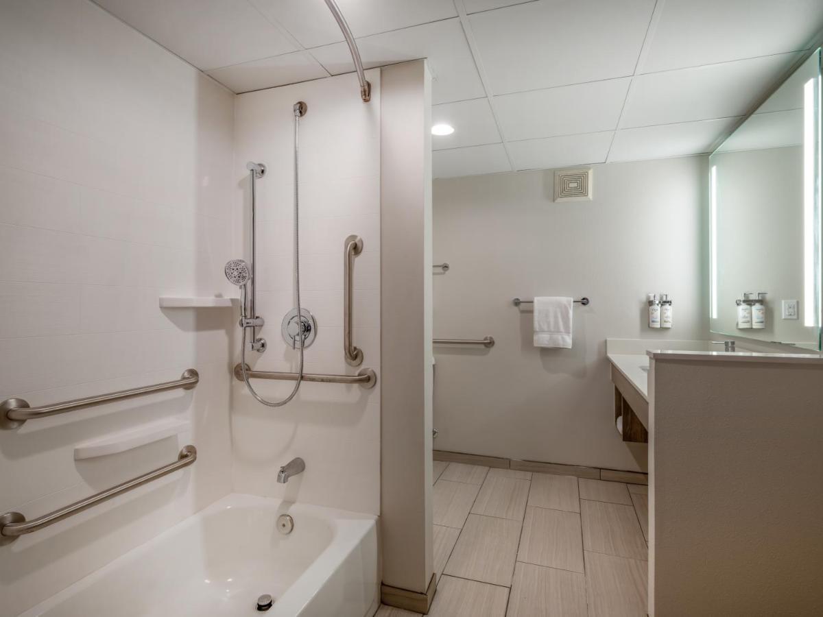 Holiday Inn Express & Suites Greensboro - I-40 Atwendover By Ihg Eksteriør billede