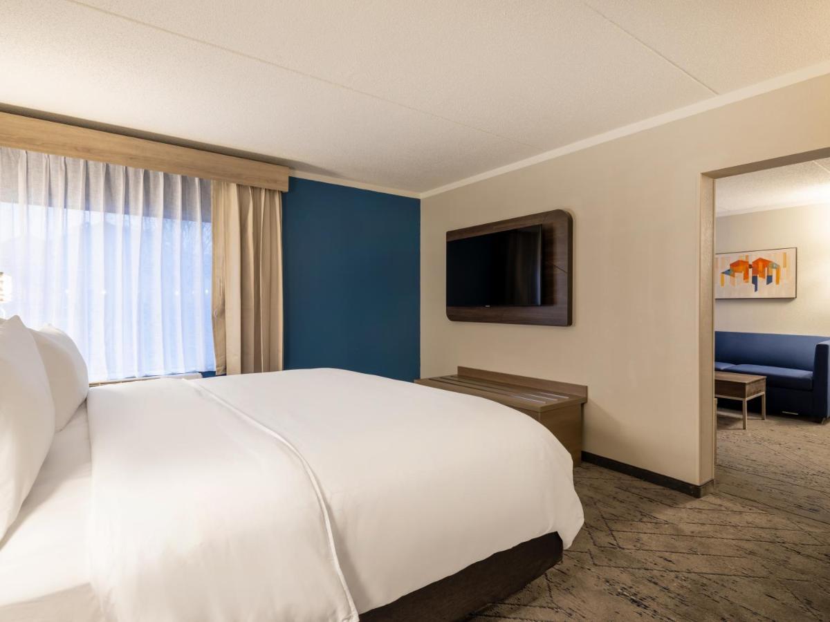 Holiday Inn Express & Suites Greensboro - I-40 Atwendover By Ihg Eksteriør billede
