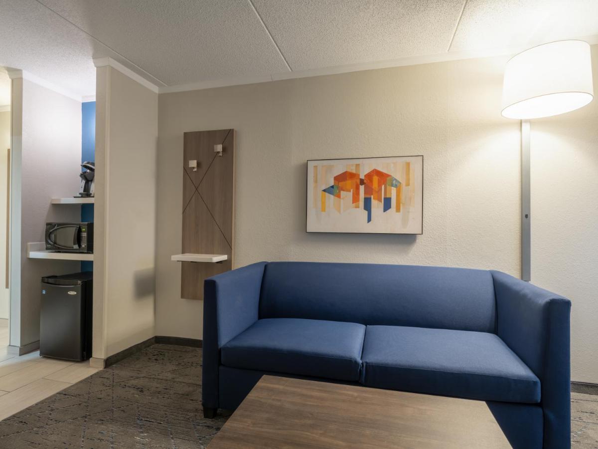 Holiday Inn Express & Suites Greensboro - I-40 Atwendover By Ihg Eksteriør billede