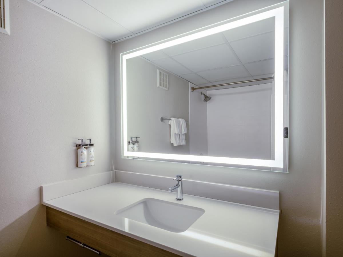 Holiday Inn Express & Suites Greensboro - I-40 Atwendover By Ihg Eksteriør billede
