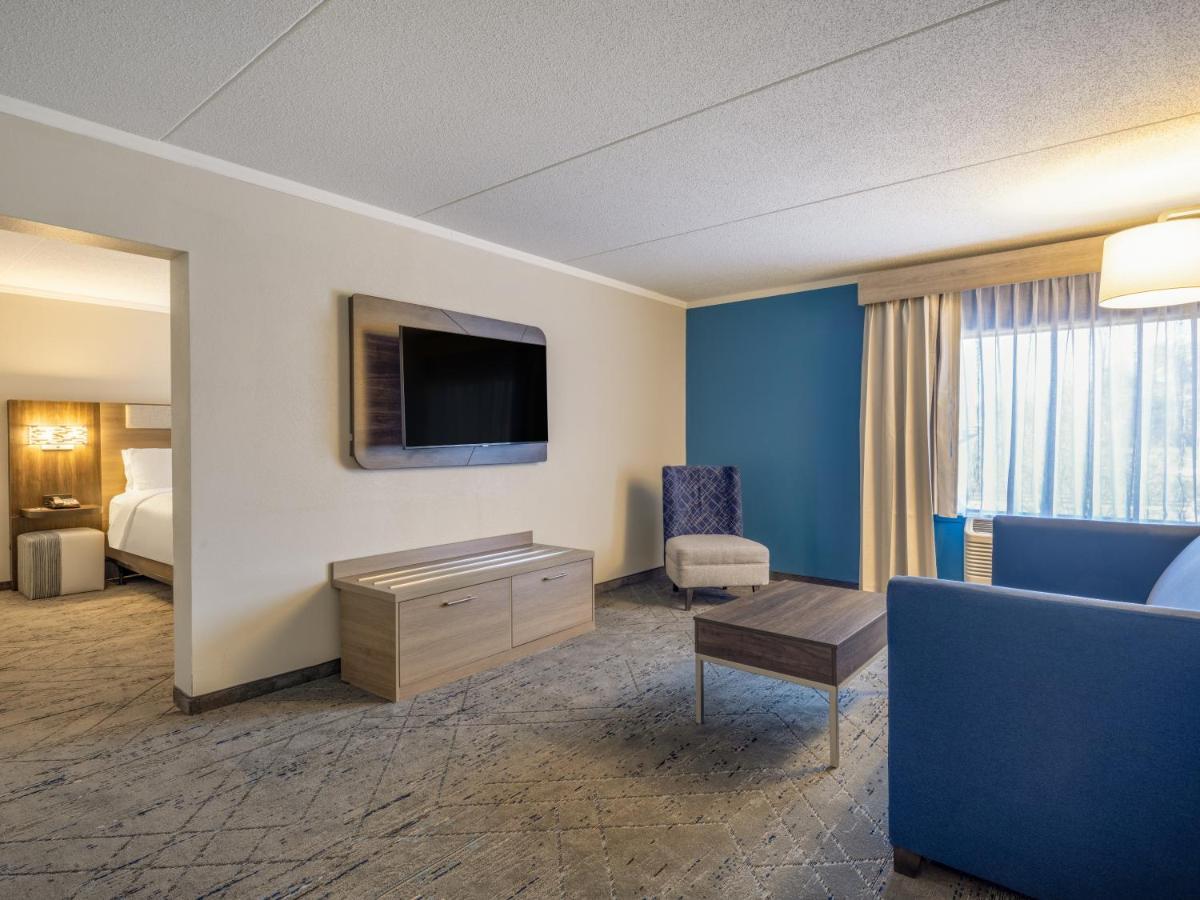 Holiday Inn Express & Suites Greensboro - I-40 Atwendover By Ihg Eksteriør billede