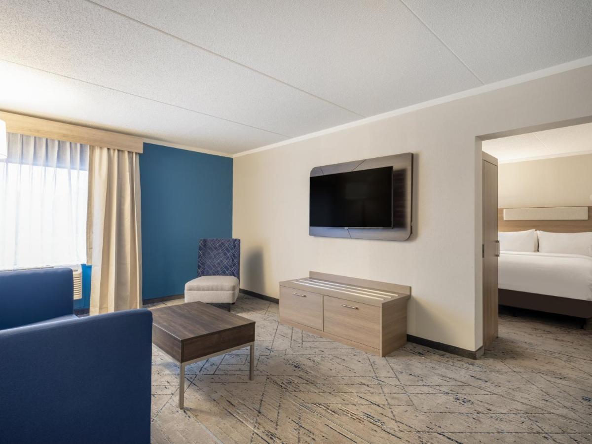 Holiday Inn Express & Suites Greensboro - I-40 Atwendover By Ihg Eksteriør billede