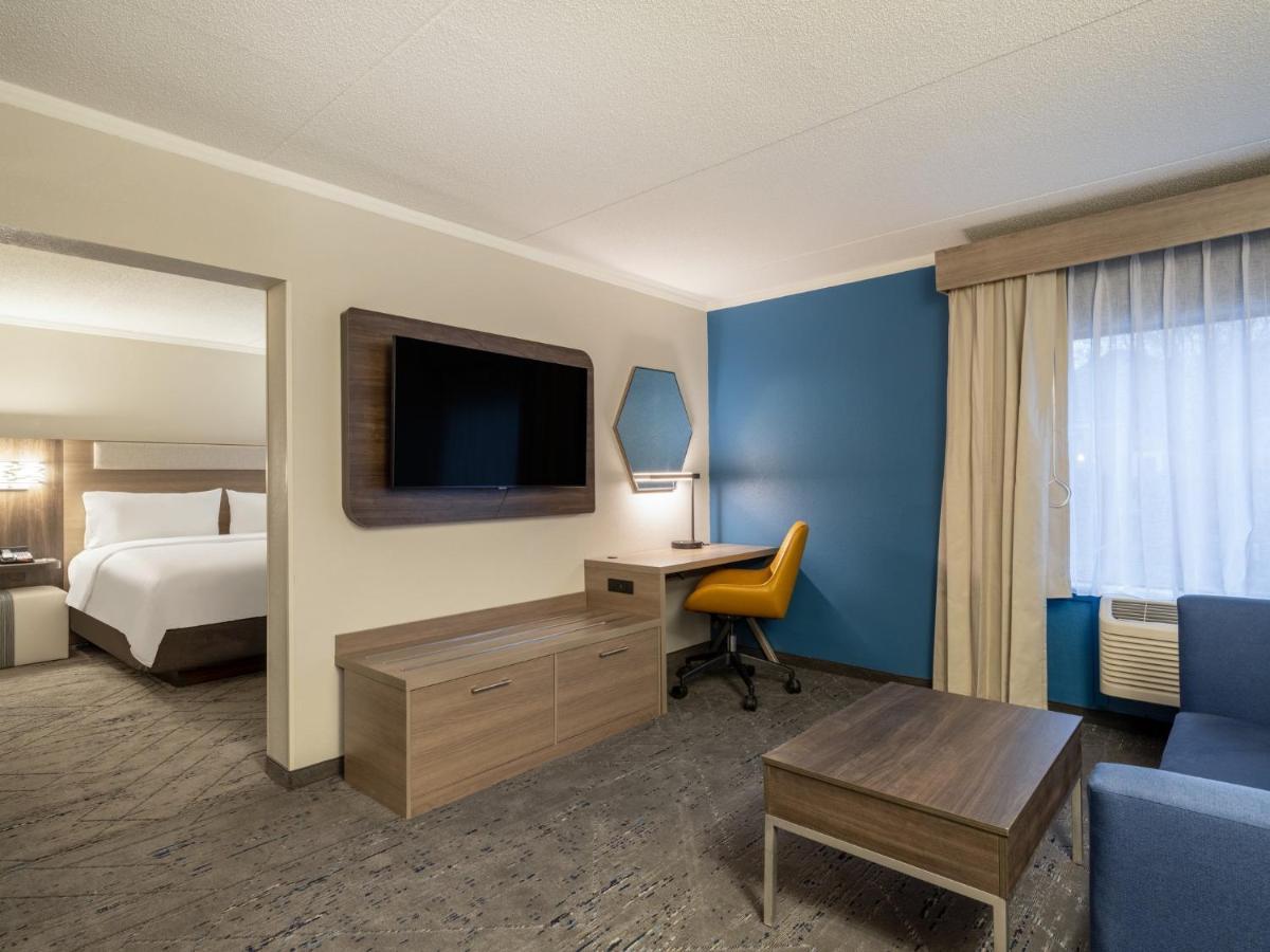 Holiday Inn Express & Suites Greensboro - I-40 Atwendover By Ihg Eksteriør billede