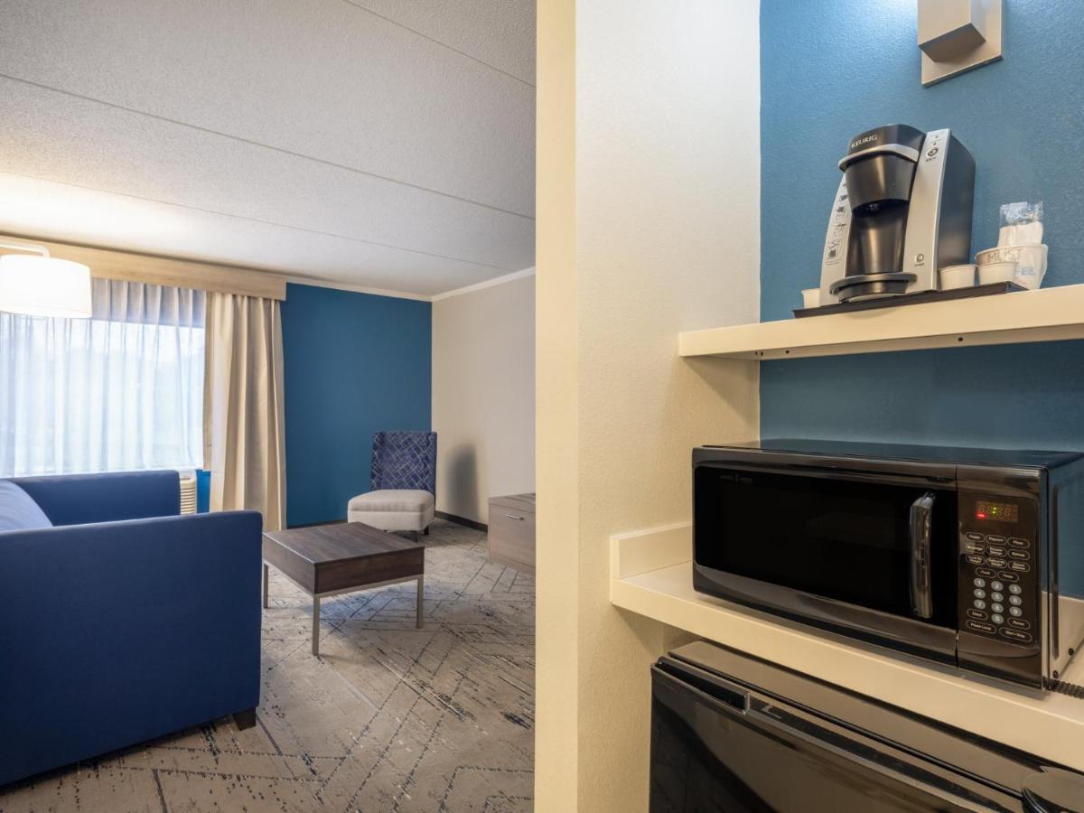Holiday Inn Express & Suites Greensboro - I-40 Atwendover By Ihg Eksteriør billede