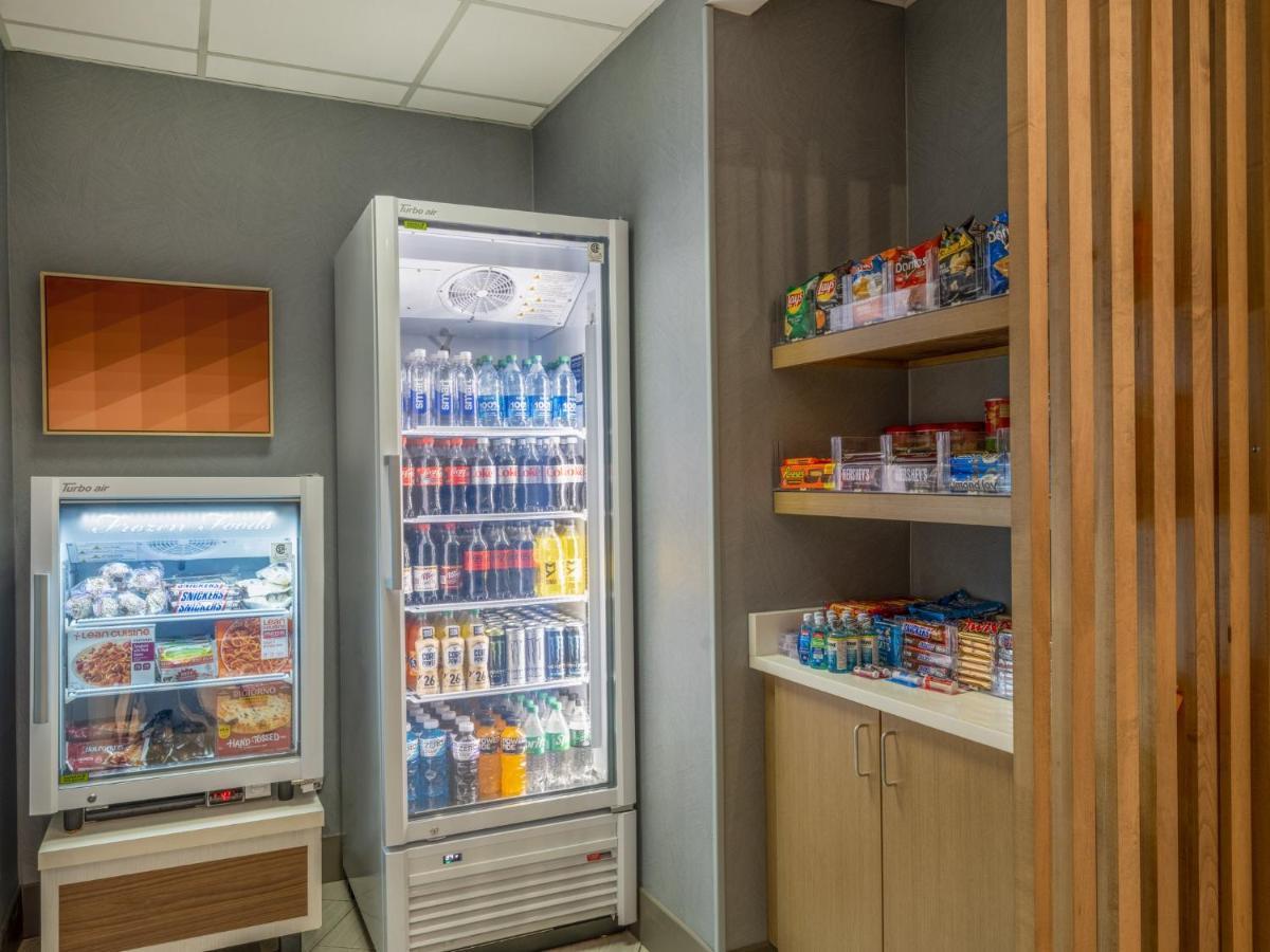 Holiday Inn Express & Suites Greensboro - I-40 Atwendover By Ihg Eksteriør billede