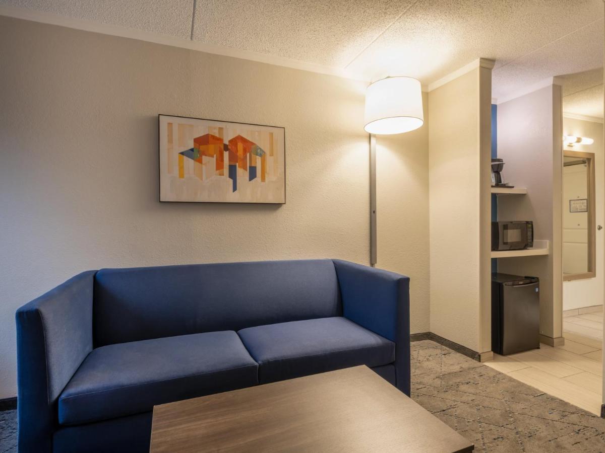 Holiday Inn Express & Suites Greensboro - I-40 Atwendover By Ihg Eksteriør billede