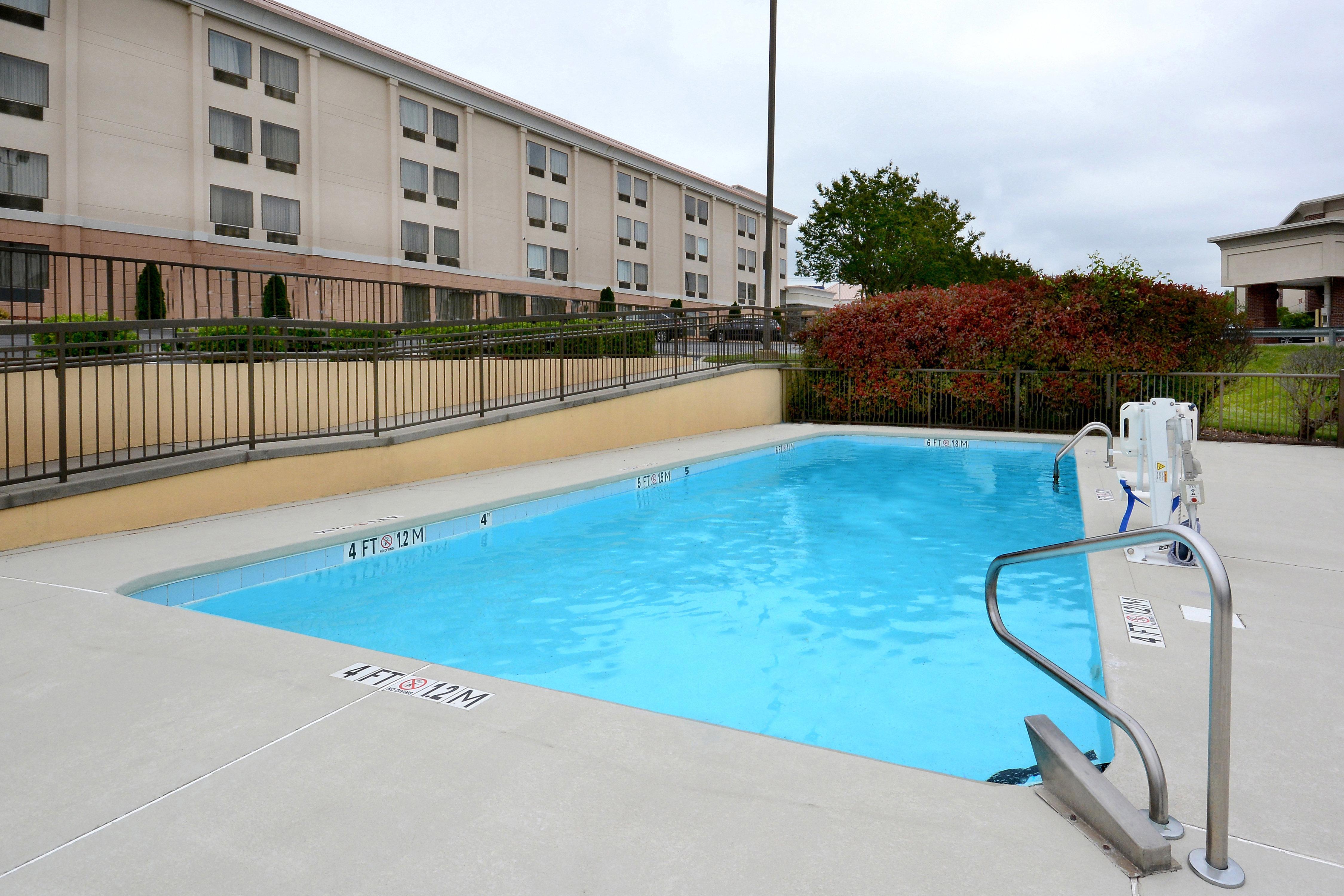 Holiday Inn Express & Suites Greensboro - I-40 Atwendover By Ihg Eksteriør billede