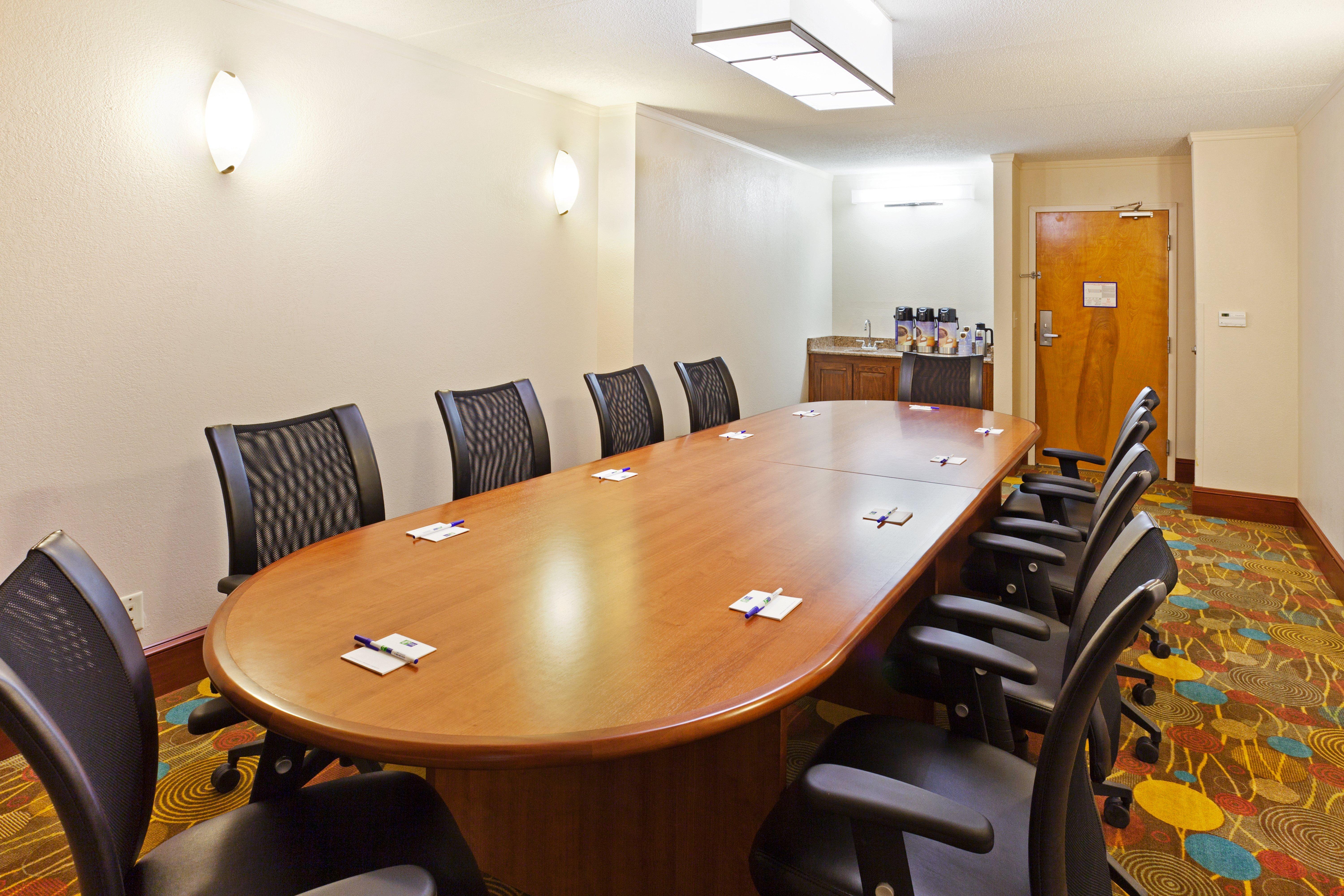 Holiday Inn Express & Suites Greensboro - I-40 Atwendover By Ihg Eksteriør billede