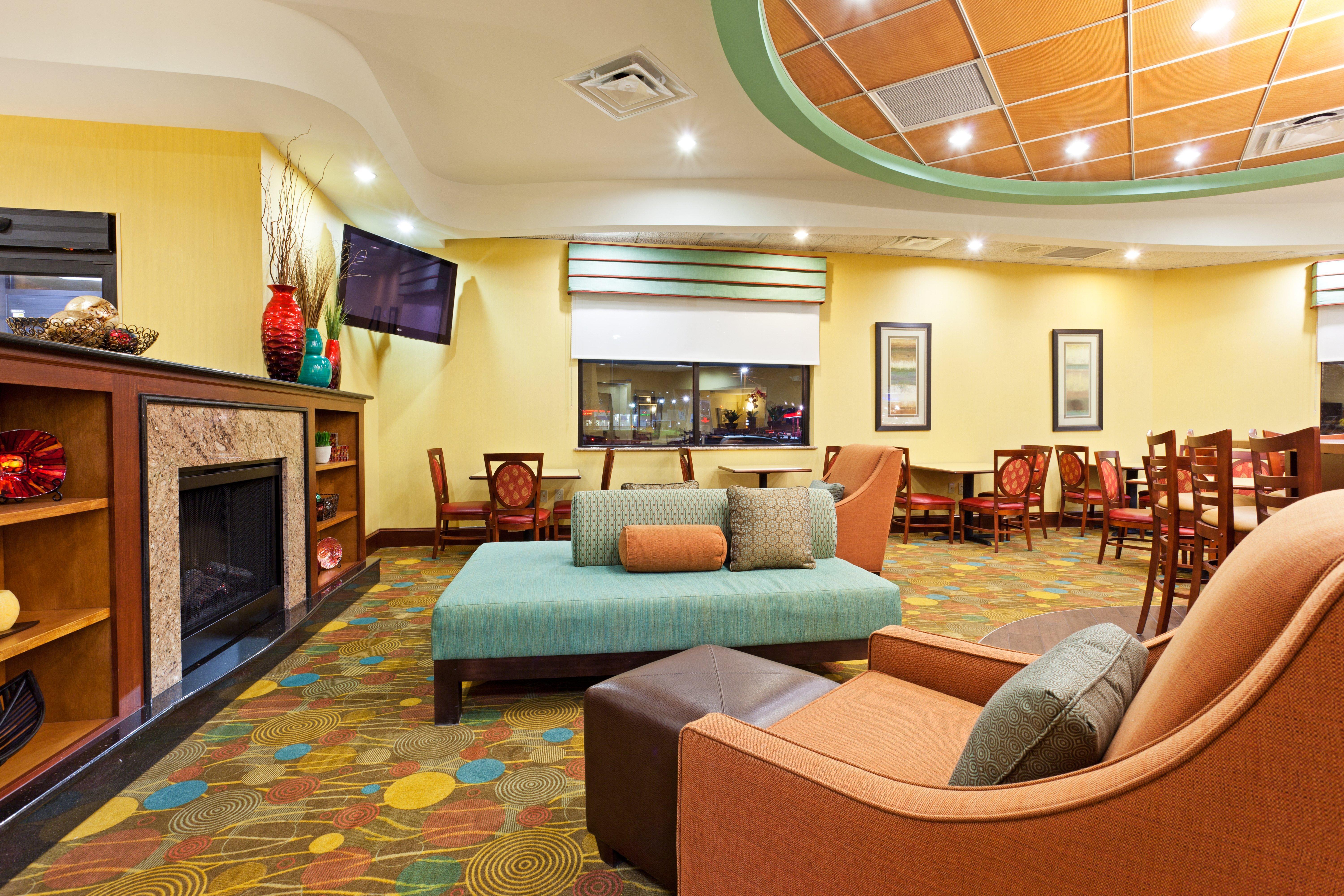 Holiday Inn Express & Suites Greensboro - I-40 Atwendover By Ihg Eksteriør billede