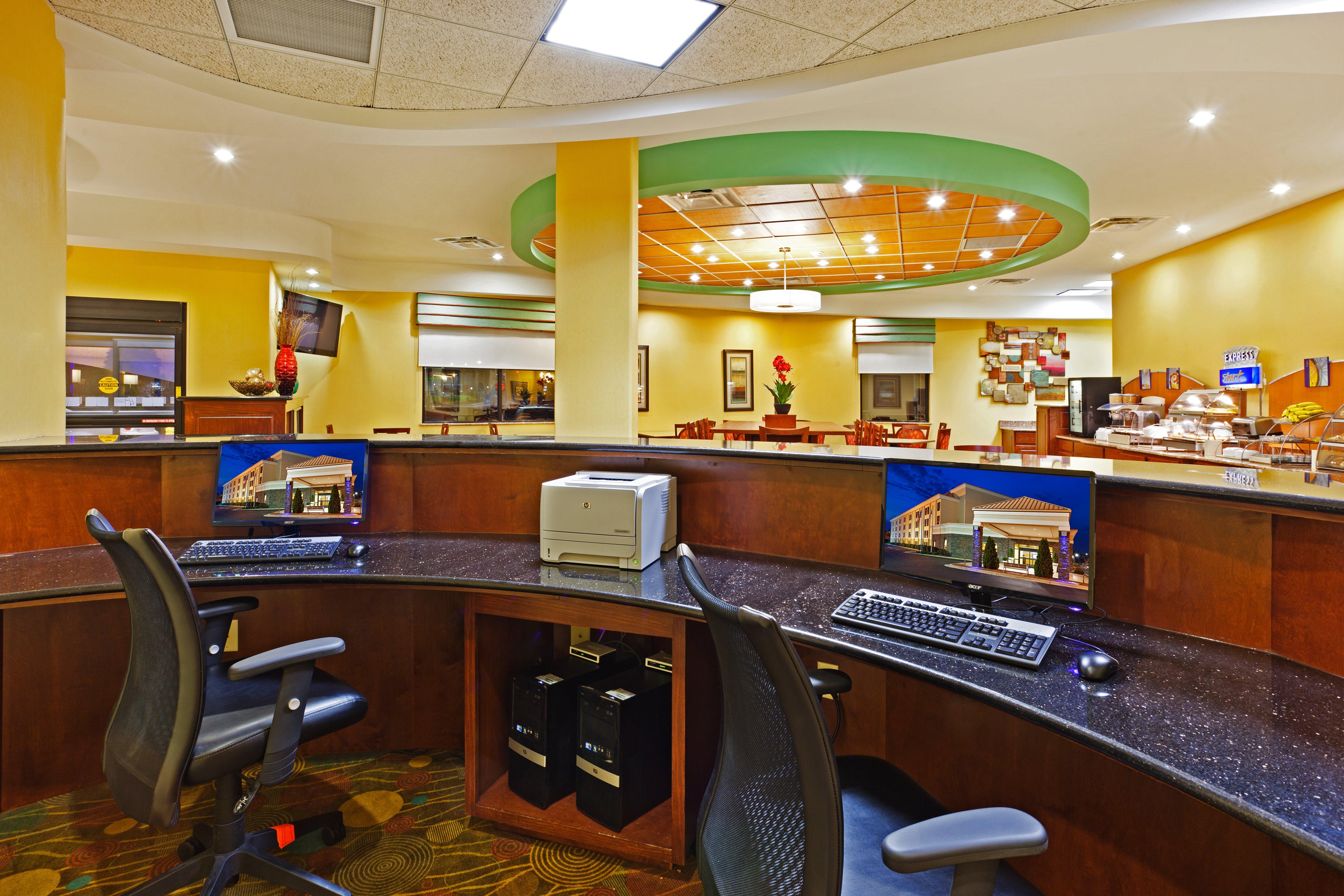 Holiday Inn Express & Suites Greensboro - I-40 Atwendover By Ihg Eksteriør billede